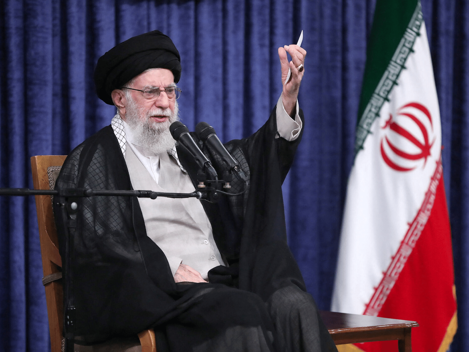 Irã anuncia reposição de sistemas antiaéreos danificados na guerra com Israel Líder supremo do Irã, Ali Khamenei (Foto: Gabinete do líder supremo do Irã/Wana (West Asia News Agency)/Handout via Reuters)