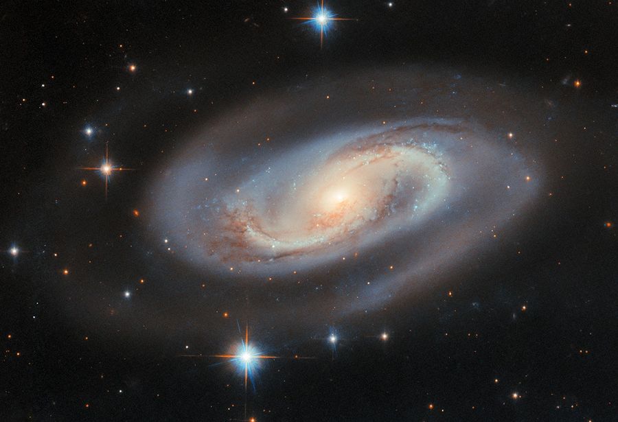 Buraco negro colossal de 174 milhões de sóis é encontrado em galáxia discreta Imagem captada pelo telescópio Hubble revela que o centro da galáxia UGC 11397, a 250 milhões de anos-luz da Terra, abriga um buraco negro voraz envolto por poeira e invisível à luz comum. (Foto: ESA/Hubble & NASA, M. J. Koss, A. J. Barth/Reprodução)