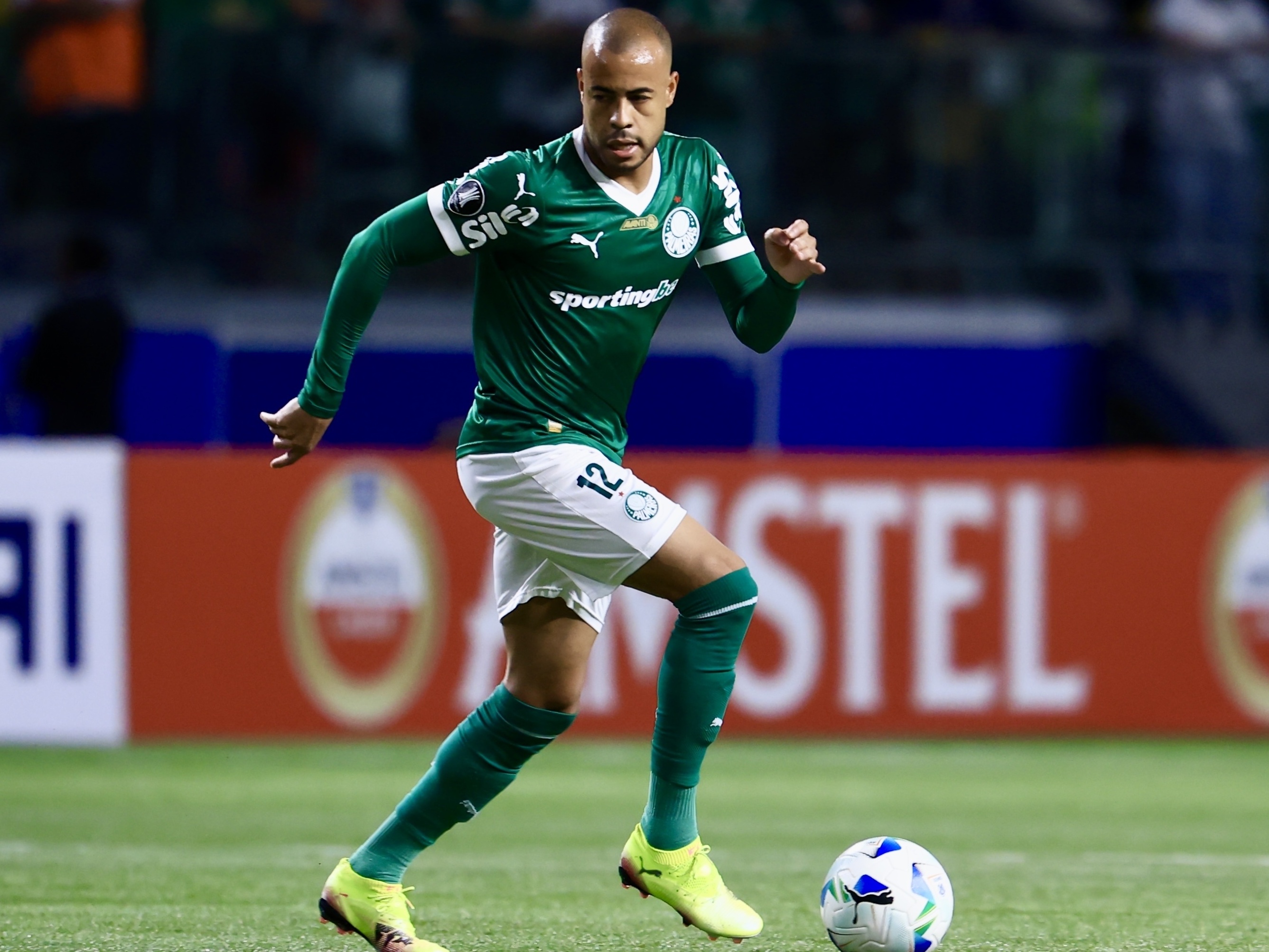Mayke perdeu a titularidade no Palmeiras, mas a comissão técnica quer sua permanência (Foto: Marcello Zambrana/AGIF)