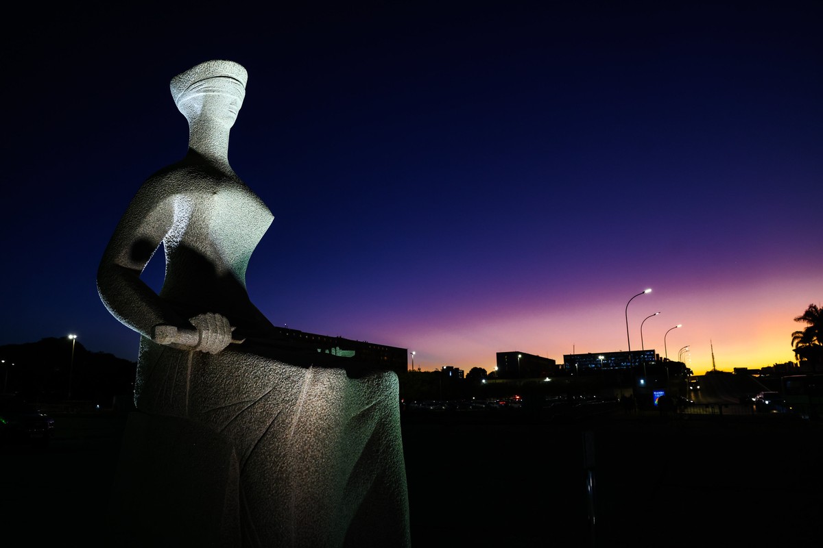 Repensar recursos é essencial para a sustentabilidade e inovação no futuro A estátua da Justiça em frente ao Supremo Tribunal Federal em Brasília (Foto: Ton Molina/STF)