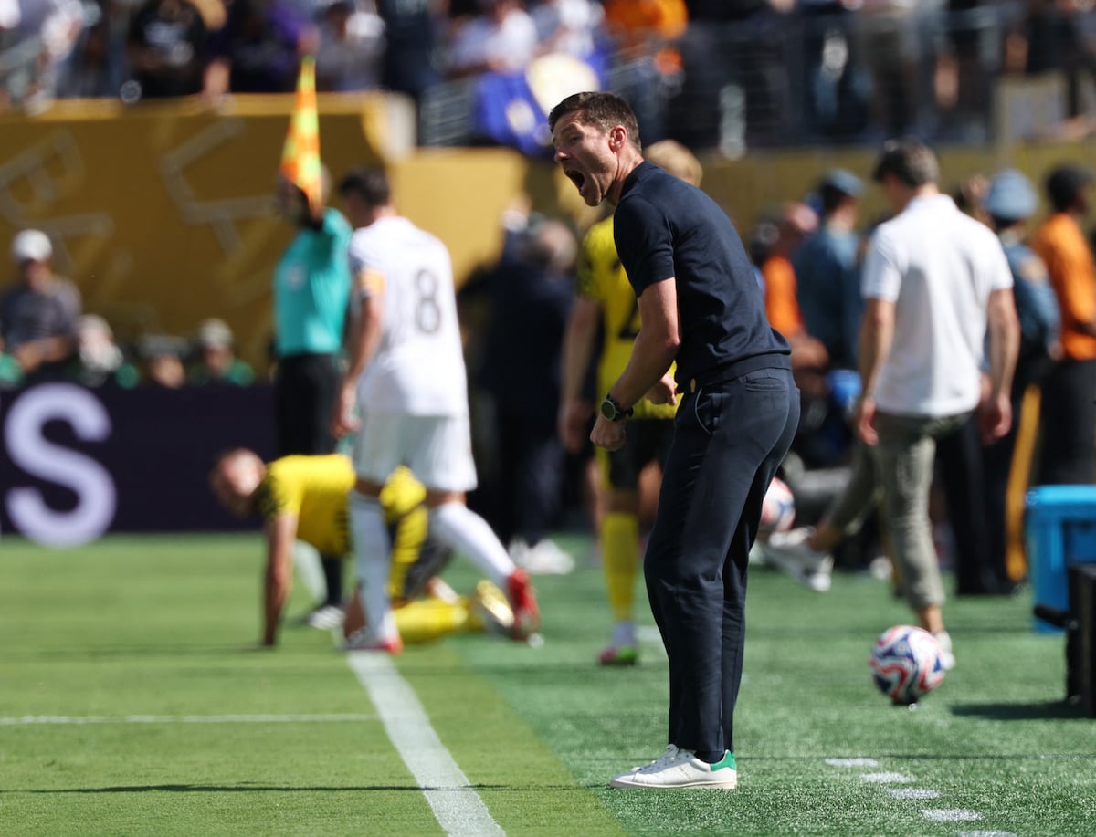 Xabi Alonso, durante o partido contra o Borussia Dortmund. (Foto: Mike Segar/REUTERS)