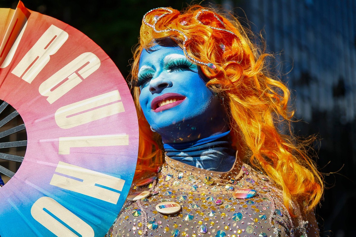 Parada do Orgulho LGBT+ de SP debate envelhecimento em sua 29ª edição na Paulista 28ª Parada do Orgulho Gay em São Paulo, Brasil, no dia 2 de junho de 2024. Edição deste ano promete lotar a Paulista novamente. (Foto: Miguel SCHINCARIOL / AFP)