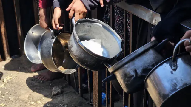 Gaza enfrenta cinco estágios críticos que podem levar à fome generalizada Gaza enfrenta cinco estágios críticos que podem levar à fome generalizada
