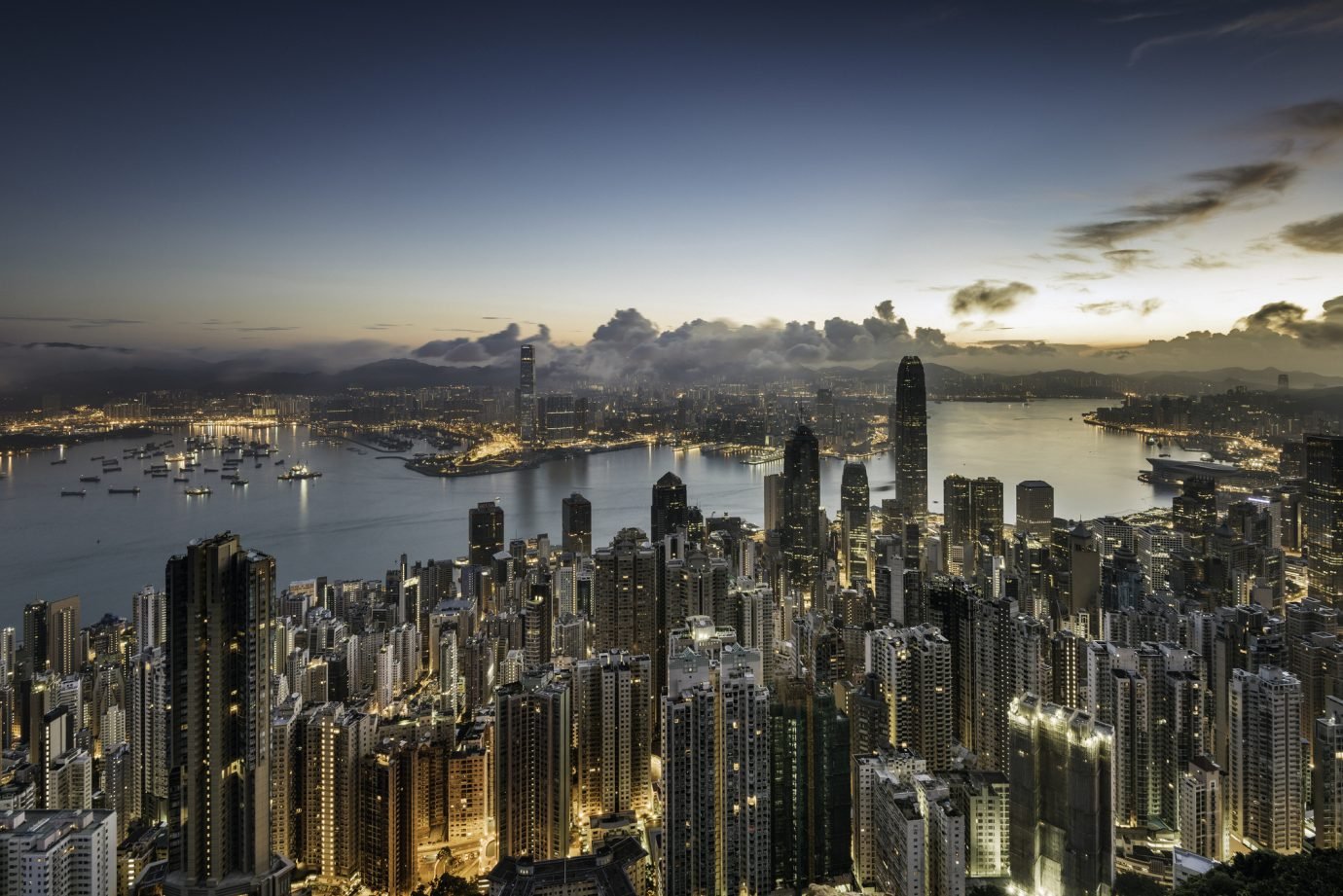 Empresas chinesas abandonam bolsas dos EUA e intensificam guerra econômica Tensão no Oriente Médio, alta do petróleo e dados dos EUA: o que move o mercado (Foto: Reprodução)