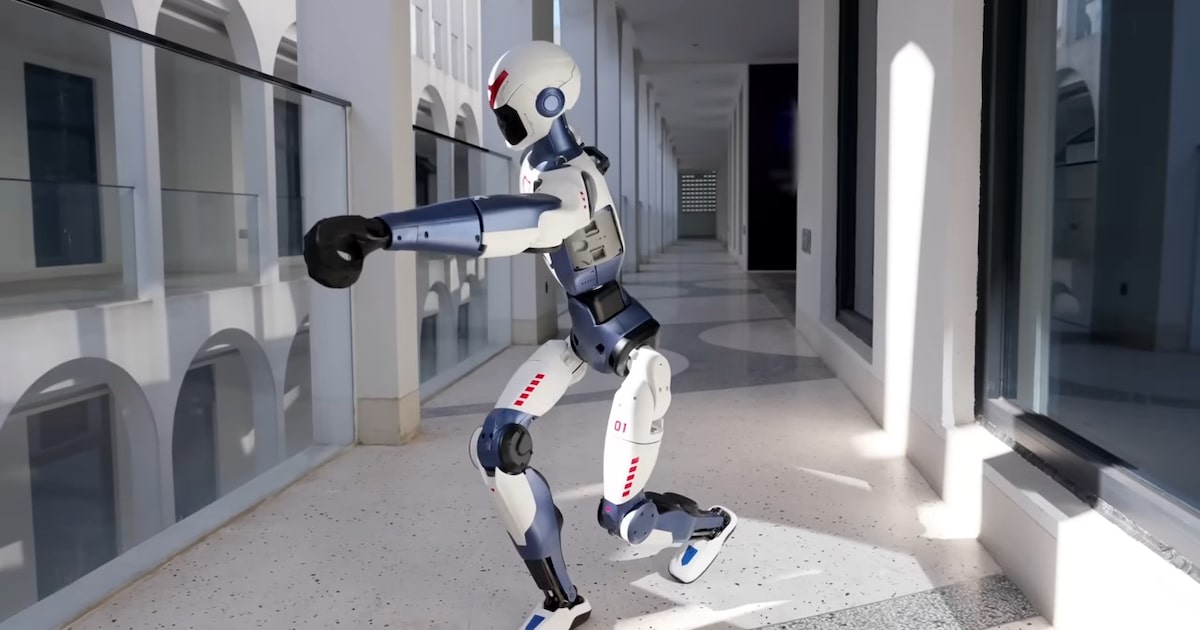 China revela robôs lutadores para promover entidade global de inteligência artificial Robô R1 da Unitree foi anunciado por menos de US$ 6 mil no WAIC 2025 (Foto: Reprodução/Unitree)
