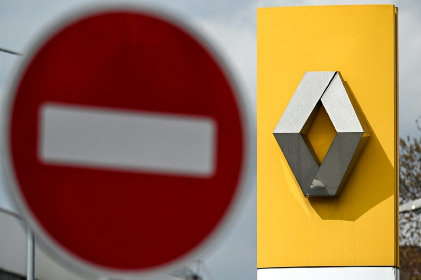 Renault registra prejuízo de US$ 11 bilhões com participação na Nissan Abordagem agora adotada evita futuras baixas contábeis inesperadas (Foto: AFP/AFP)