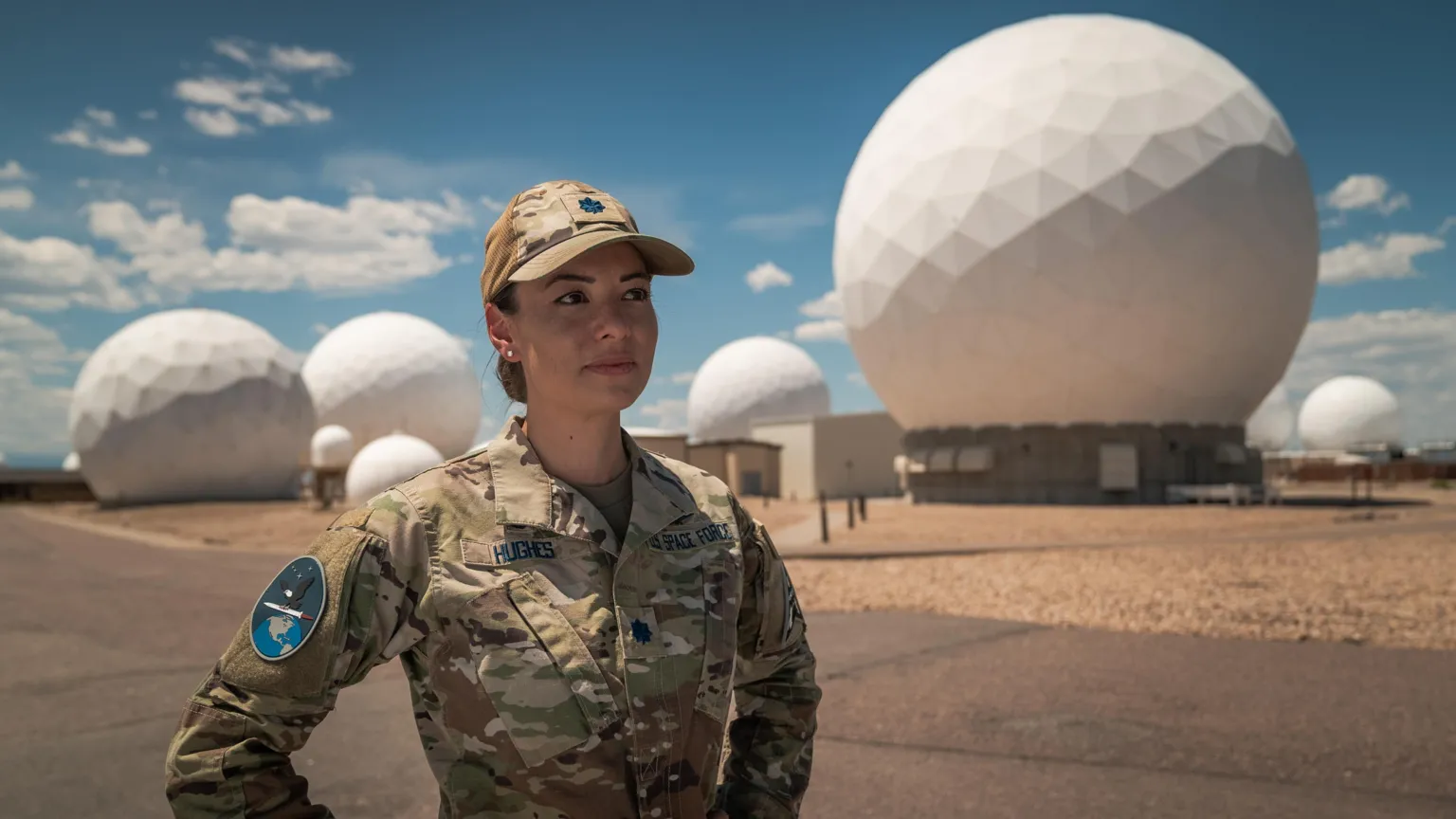 BBC tem acesso exclusivo a base dos EUA que rastreia ataques de mísseis globais Guardas da Força Espacial dos EUA entram em ação durante exercício de treinamento (Foto: BBC/Matthew Goddard)