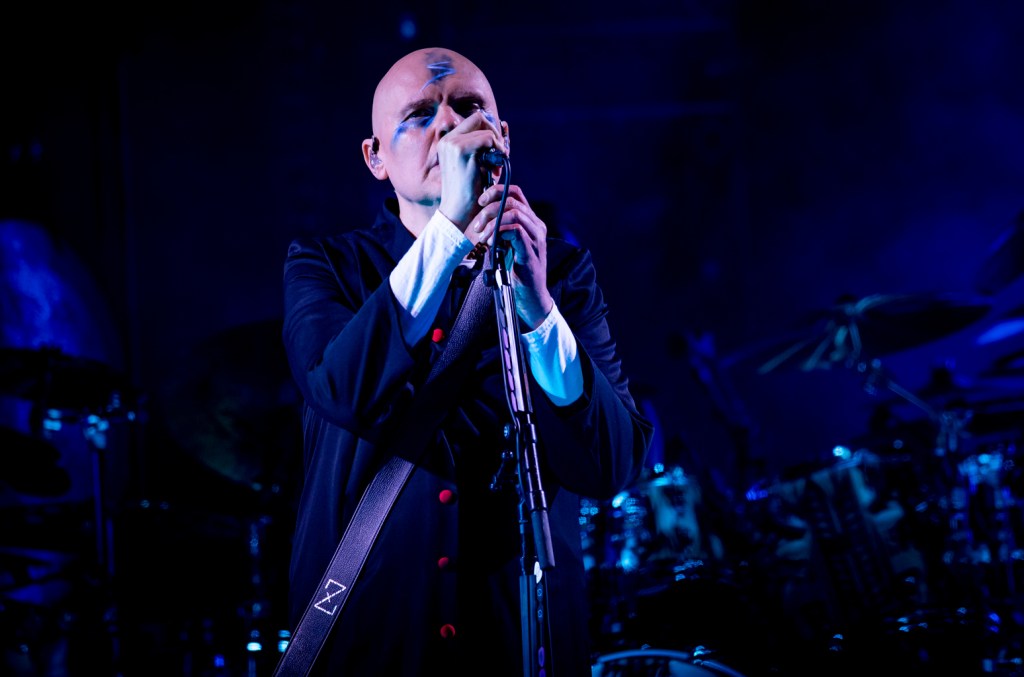 Billy Corgan comenta sobre o show final 'lindo e agridoce' do Black Sabbath Billy Corgan, vocalista do Smashing Pumpkins, compartilhou uma homenagem ao Black Sabbath após sua última apresentação. (Foto: Reprodução)
