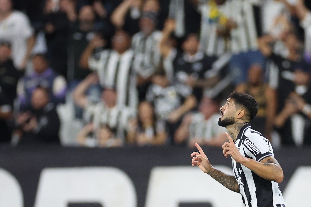 Botafogo derrota Bragantino e se aproxima da classificação na Copa do Brasil Barboza amplia placar do Botafogo contra Bragantino pela Copa do Brasil (Foto: Vitor Silva/Botafogo)