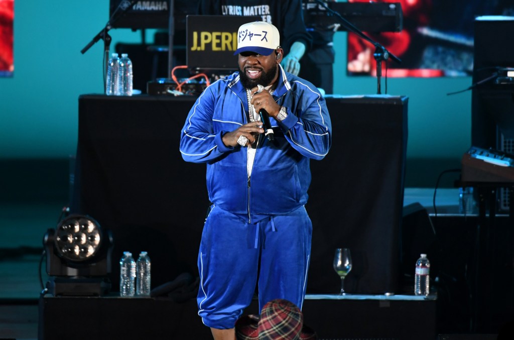 Raekwon lança álbum 'As Novas Roupas do Imperador' com participações especiais O novo álbum de Raekwon, 'The Emperor's New Clothes', agora tem uma data de lançamento. (Foto: Reprodução)