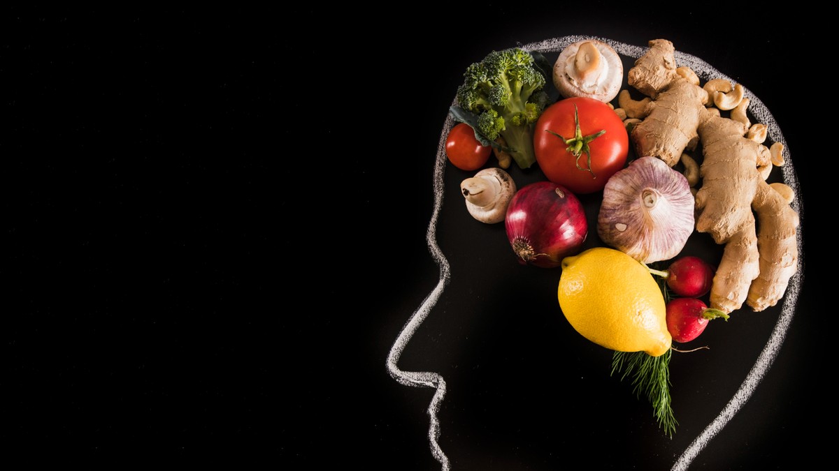 Alimentos que promovem a saúde cerebral e potencializam a memória Especialistas destacam no mesmo artigo que a melhor estratégia para combater o envelhecimento mental é manter um padrão alimentar saudável e variado (Foto: Freepik)