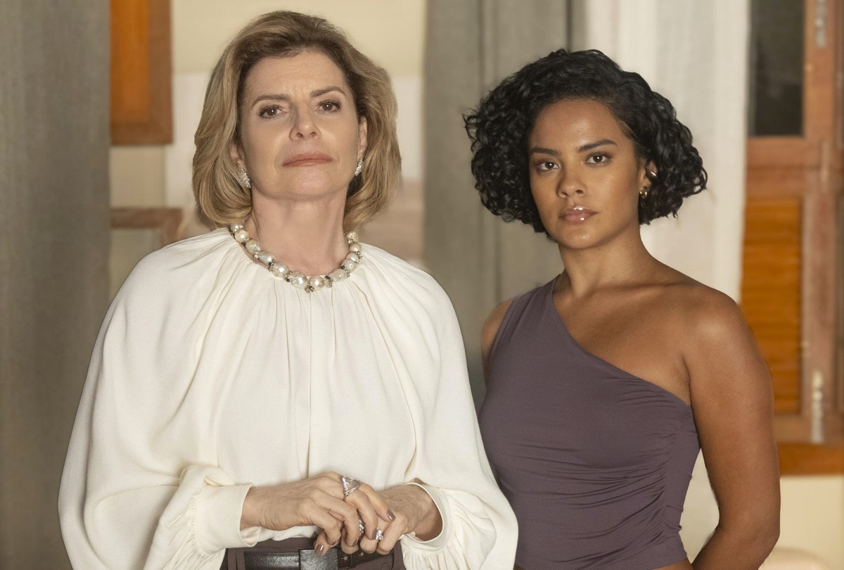 Odete Roitman (Debora Bloch) e Maria de Fatima (Bella Campos) — Foto: Divulgação / Angélica Goudinho
