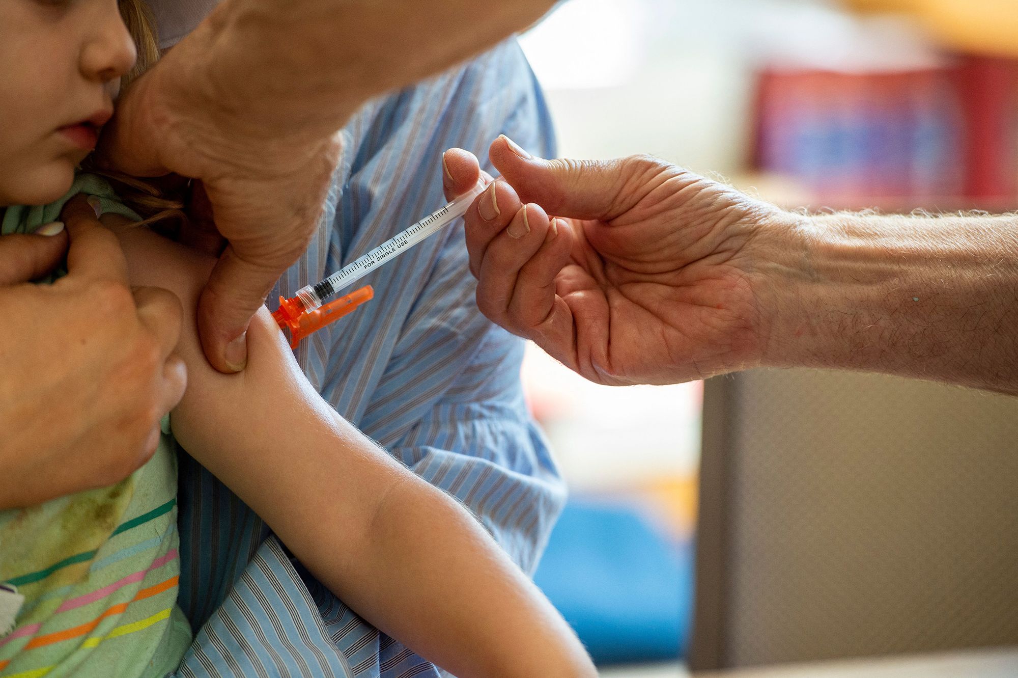 CDC atualiza calendário de vacinas e altera recomendações para Covid-19 em crianças