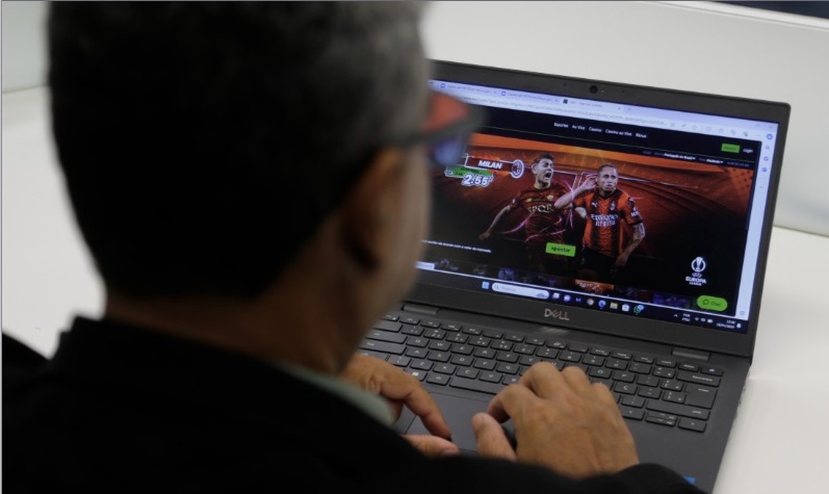 Apostadores jovens enfrentam dificuldades financeiras por conta de jogos de azar Número de apostadores cresceu (Foto: Domingos Peixoto/Agência O Globo)