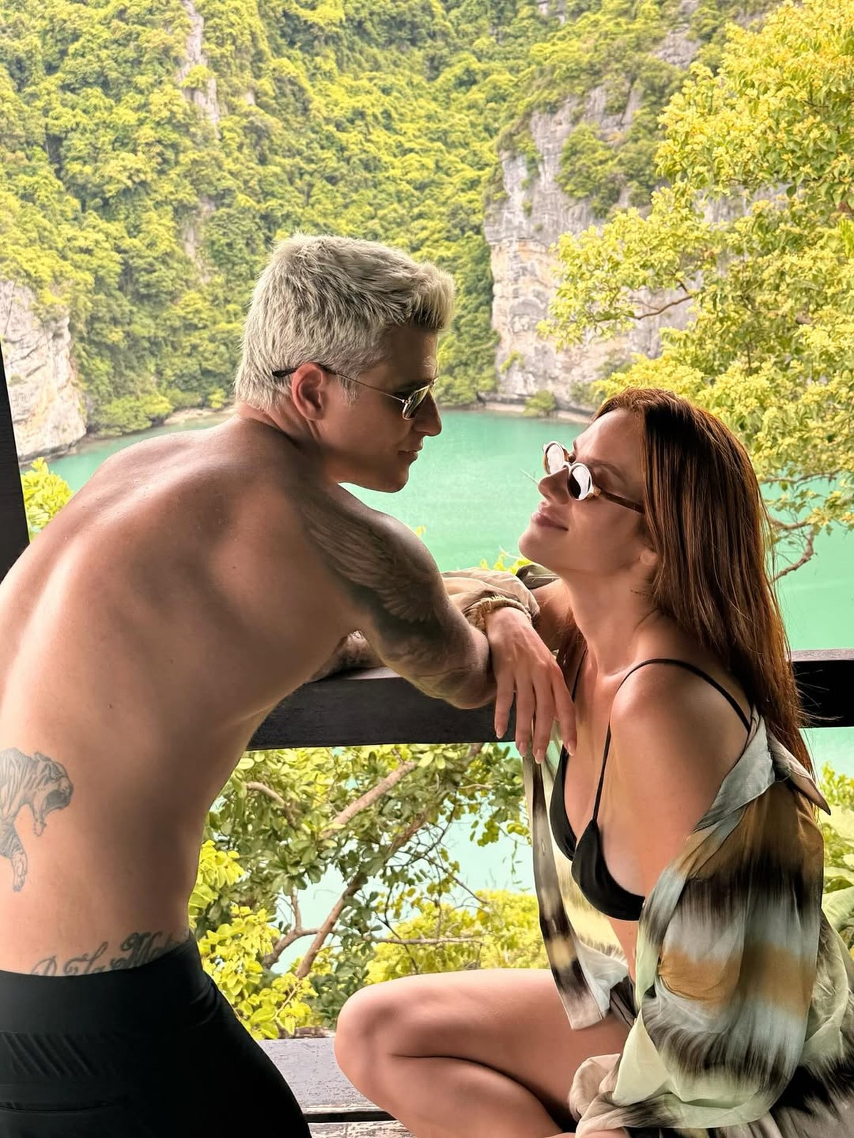 Bruno Gagliasso e Giovanna Ewbank desfrutam férias em ilha da Tailândia Bruno Gagliasso e Giovanna Ewbank na mesma ilha onde foi gravada 'The White Lotus' (Foto: Instagram)