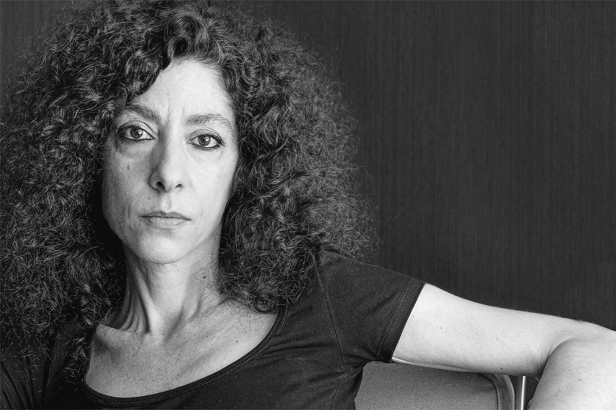 Leila Guerriero revela a história da mais incômoda vítima da ditadura argentina A escritora Leila Guerriero durante a Flip em 2017, em Paraty (Foto: Bruno Santos/Folhapress)