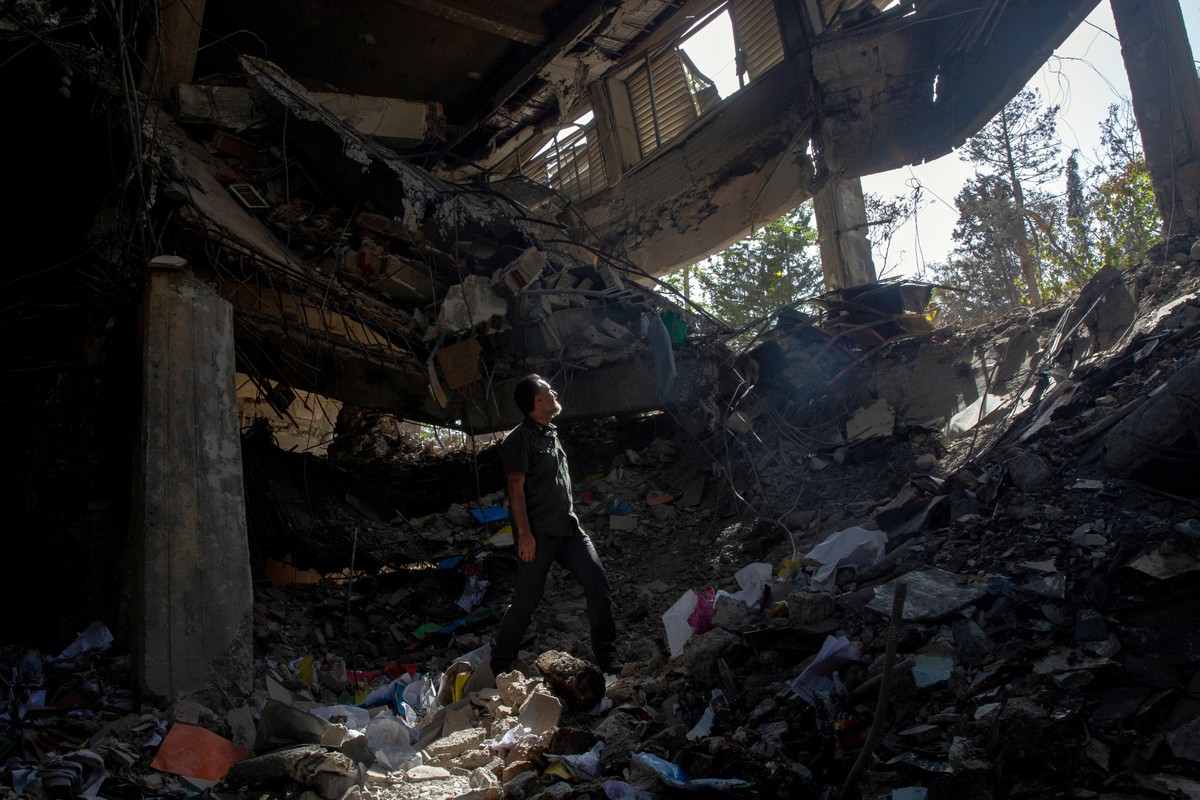 Israel ataca prisão de Evin e transforma símbolo de opressão em resistência O Irã afirmou que 79 pessoas morreram e dezenas ficaram feridas no ataque de Evin (Foto: Arash Khamooshi / The New York Times)