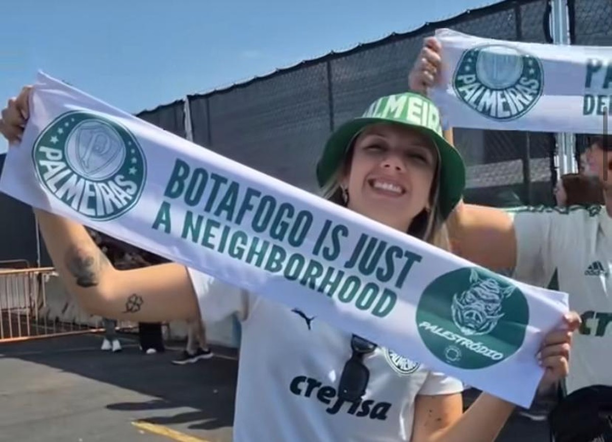 Palmeirenses provocam rivais com faixas no Mundial: 'Botafogo é um bairro' Faixa da torcida do Palmeiras destinada ao Botafogo (Foto: Reprodução)