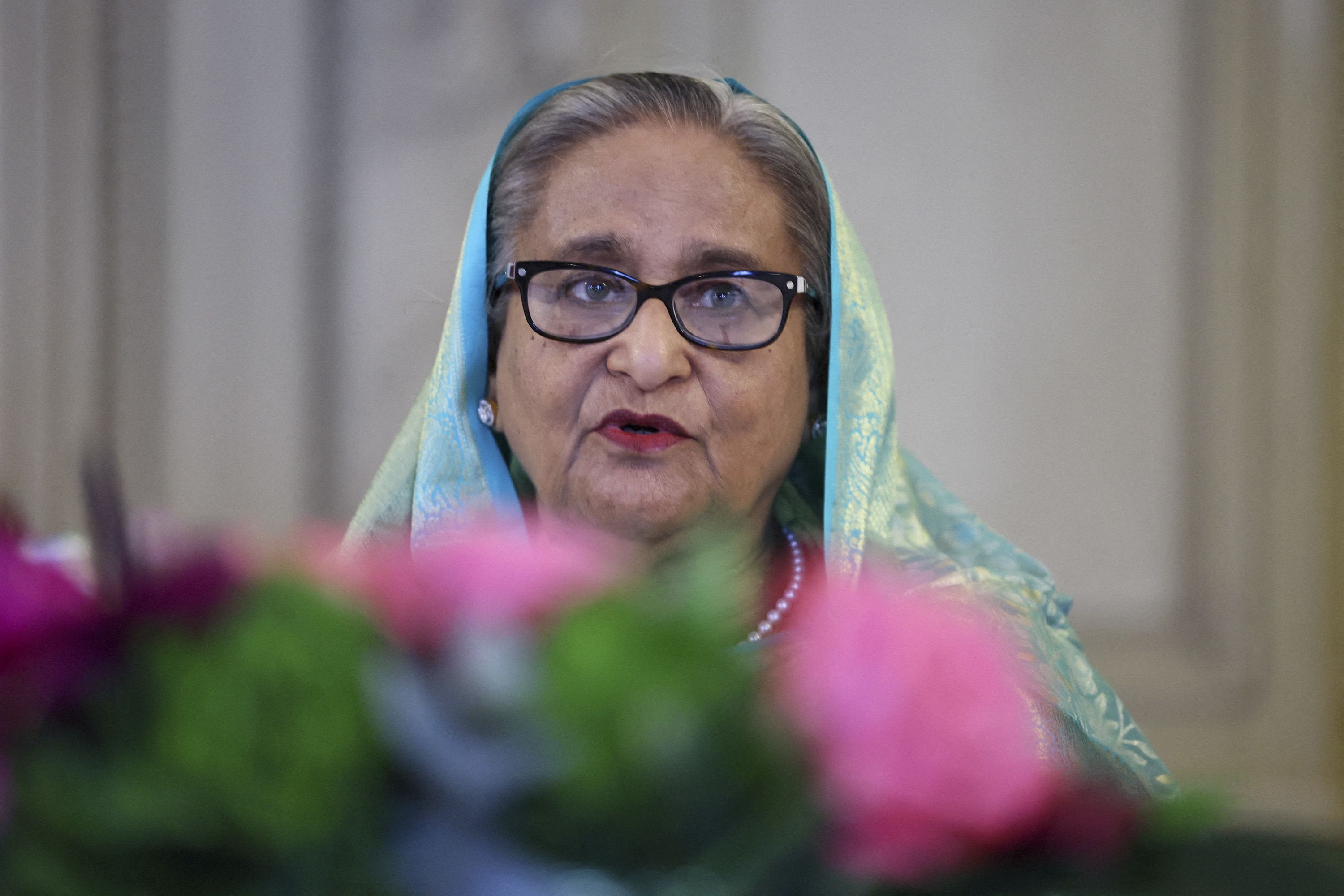 Ex-primeira-ministra de Bangladesh é condenada a seis meses de prisão na ausência Wolfgang Rattay/Reuters
