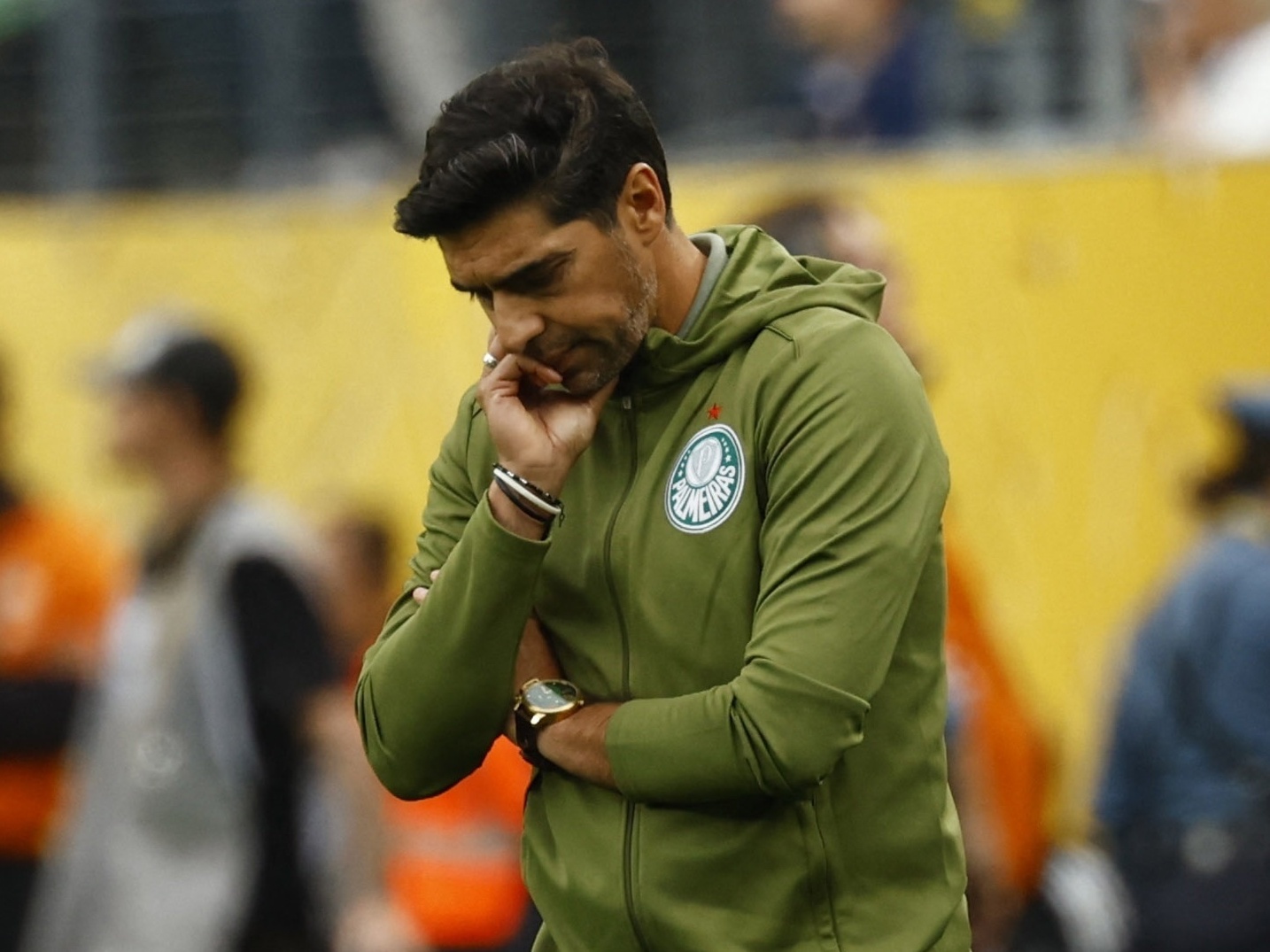 Abel Ferreira, do Palmeiras, em jogo contra o Porto pelo Mundial de Clubes (Foto: REUTERS/Susana Vera)