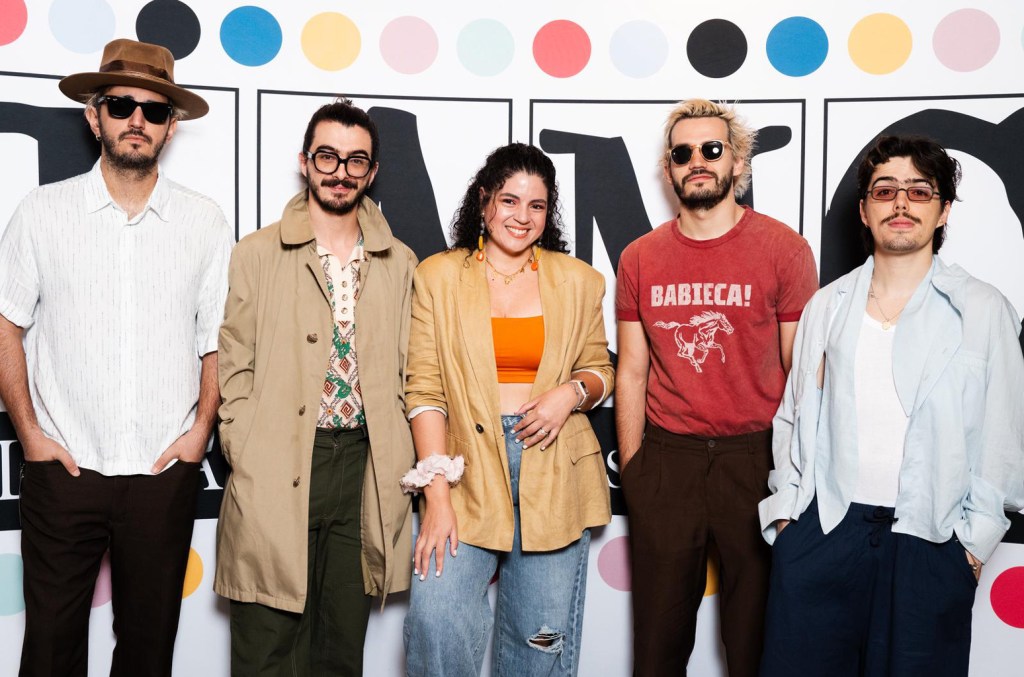 Morat analisa seus maiores sucessos nas paradas durante o LAMC 2025 A banda colombiana se sentou com Jessica Roiz da Billboard na conferência em Nova York. (Foto: Reprodução)