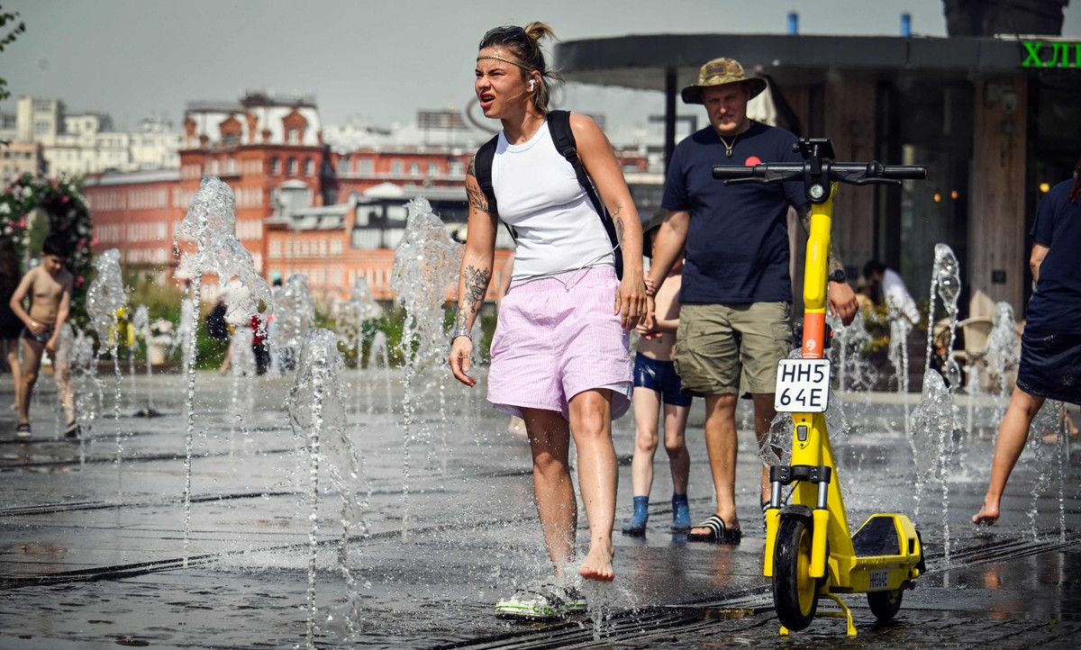Moscou registra 35°C e quebra recorde de temperatura em quase três décadas Moscou registra 35°C e quebra recorde de temperatura em quase três décadas