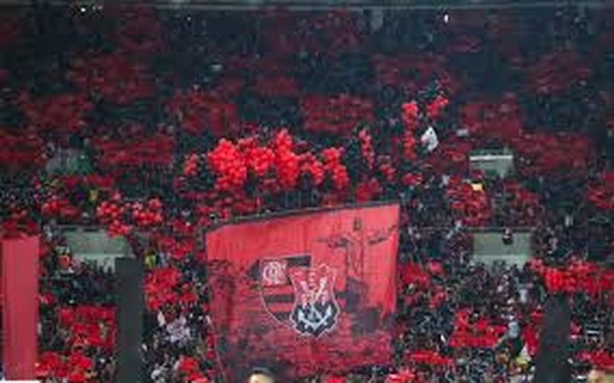 Torcida do Flamengo promete levar 50 mil balões para duelo contra o Chelsea Balões rubro-negros no estádio (Foto: Reprodução)