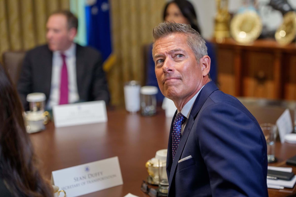 O Secretário de Transporte dos Estados Unidos, Sean Duffy, em uma reunião do Gabinete na Sala do Gabinete da Casa Branca, no dia 8 de julho. (Foto: CONTACTO via Europa Press)