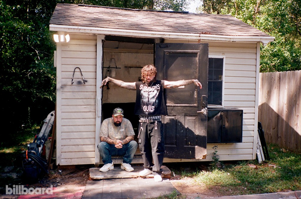 $uicideboy$ revela bastidores da sessão de fotos para a capa da Billboard Fotos da sessão de capa da Billboard com Scrim e Ruby da Cherry. (Foto: Reprodução)