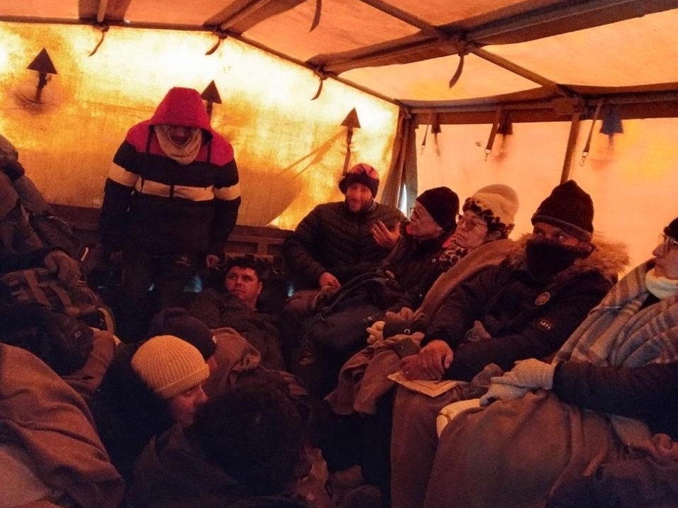 Brasileiros enfrentam nevasca no Atacama e ficam 32 horas presos com medo de morrer Veículo preso em nevasca no Atacama, no Chile (Foto: Arquivo Pessoal/Fernanda Deiró)