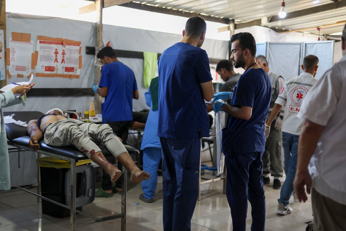 MSF denuncia que os centros de distribuição de alimentos da Fundação Humanitária para Gaza (GHF, em inglês) são lugares de "assassinatos orquestrados e desumanização". (Foto: Nour Alsaqqa MSF/EFE)