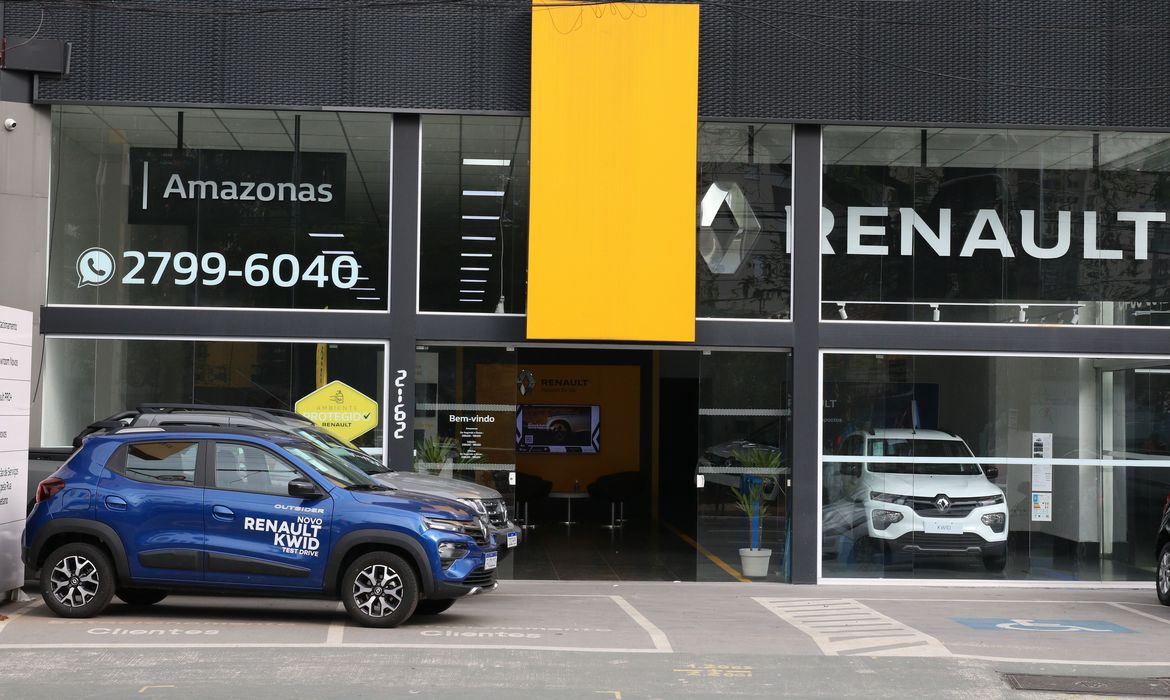 Carros como Kwid e Mobi podem ter isenção total de IPI com novo programa do governo Foto: Reprodução