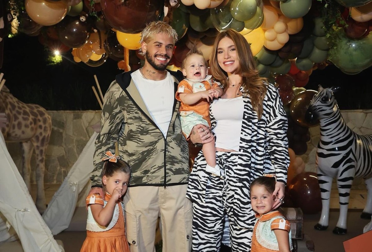 Virginia e Zé Felipe celebram 10 meses do filho José Leonardo com fotos especiais Virginia compartilha cliques com Zé Felipe no 'safari' de Zé Leonardo (Foto: Reprodução/Instagram @danilogouveiaphotoart)