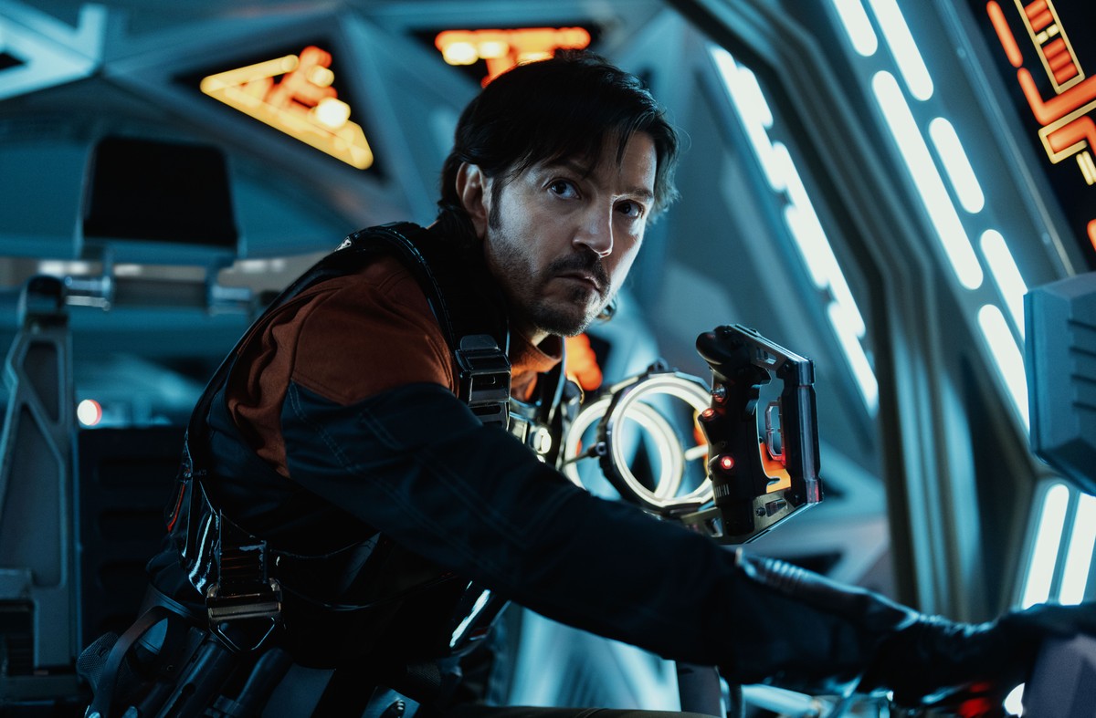 Diego Luna critica Donald Trump e condena violência e terror em programa de TV Diego Luna na série 'Andor', da Disney (Foto: Divulgação)