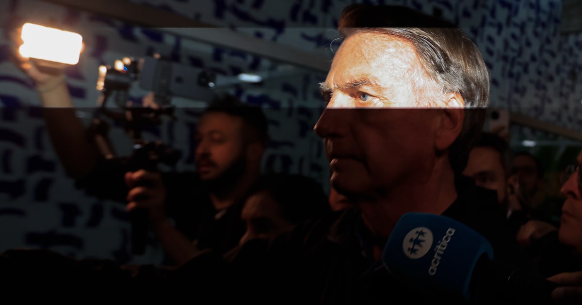 Moraes analisa fatores para decidir sobre prisão de Bolsonaro em crise política O ex-presidente Jair Bolsonaro deixa a Câmara dos Deputados, após reunião com a liderança do PL, em Brasília, na segunda-feira, 21 (Foto: WILTON JUNIOR)