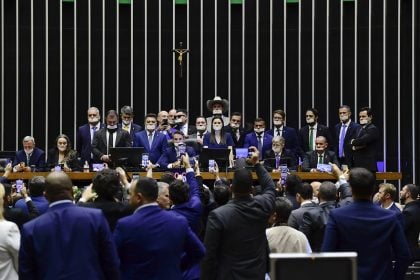 A mesa da Câmara dos Deputados ocupada por bolsonaristas. (Foto: Saulo Cruz/Agência Senado)
