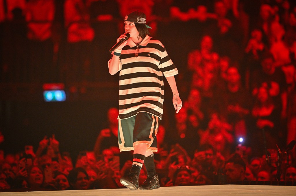 Billie Eilish condenou o plano do Ministro da Defesa de Israel de realocar palestinos para um novo território, onde não teriam permissão para sair. (Foto: Reprodução)