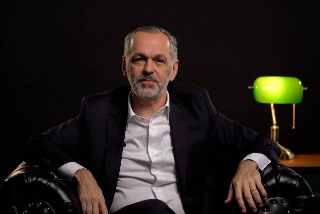 George Wachsmann grava curso para a CasaFolha no estúdio da TV Folha, em São Paulo (Foto: Dirceu Neto/Folhapress)
