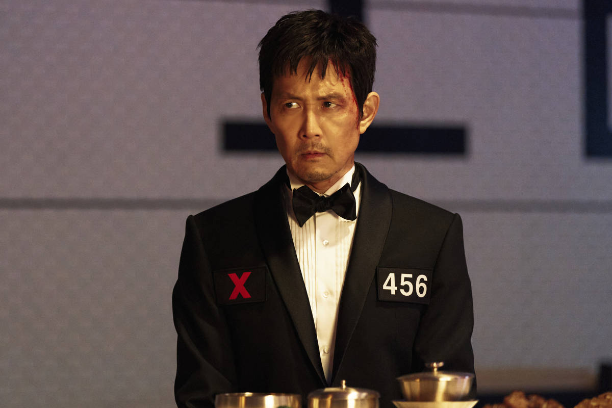 'Round 6' diverte com jogos, mas carece de personagens cativantes para torcer Ator Lee Jung-jae, que vive o jogador 456, em cena da terceira temporada de 'Round 6' (Foto: No Ju-han/Divulgação)