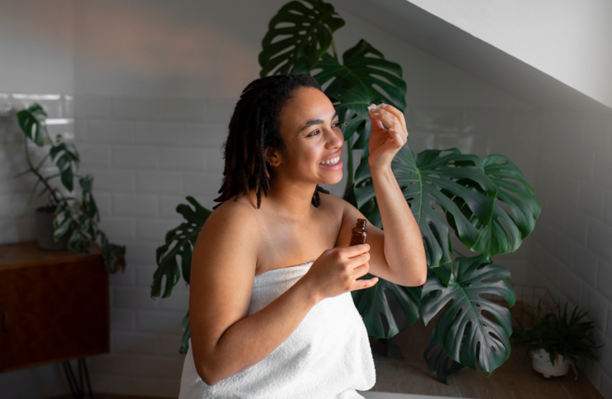 Estética de alta performance se destaca no Dia Internacional do Autocuidado Cada vez mais, os cuidados estéticos são compreendidos como aliados da saúde mental, afetando positivamente a autopercepção e o bem-estar. (Foto: Freepik)