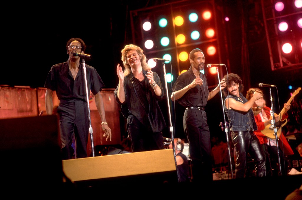 Daryl Hall e John Oates relembram performance impactante com Mick Jagger no Live Aid Daryl Hall e John Oates falam sobre tocar com Mick Jagger no Live Aid em 1985. (Foto: Reprodução)