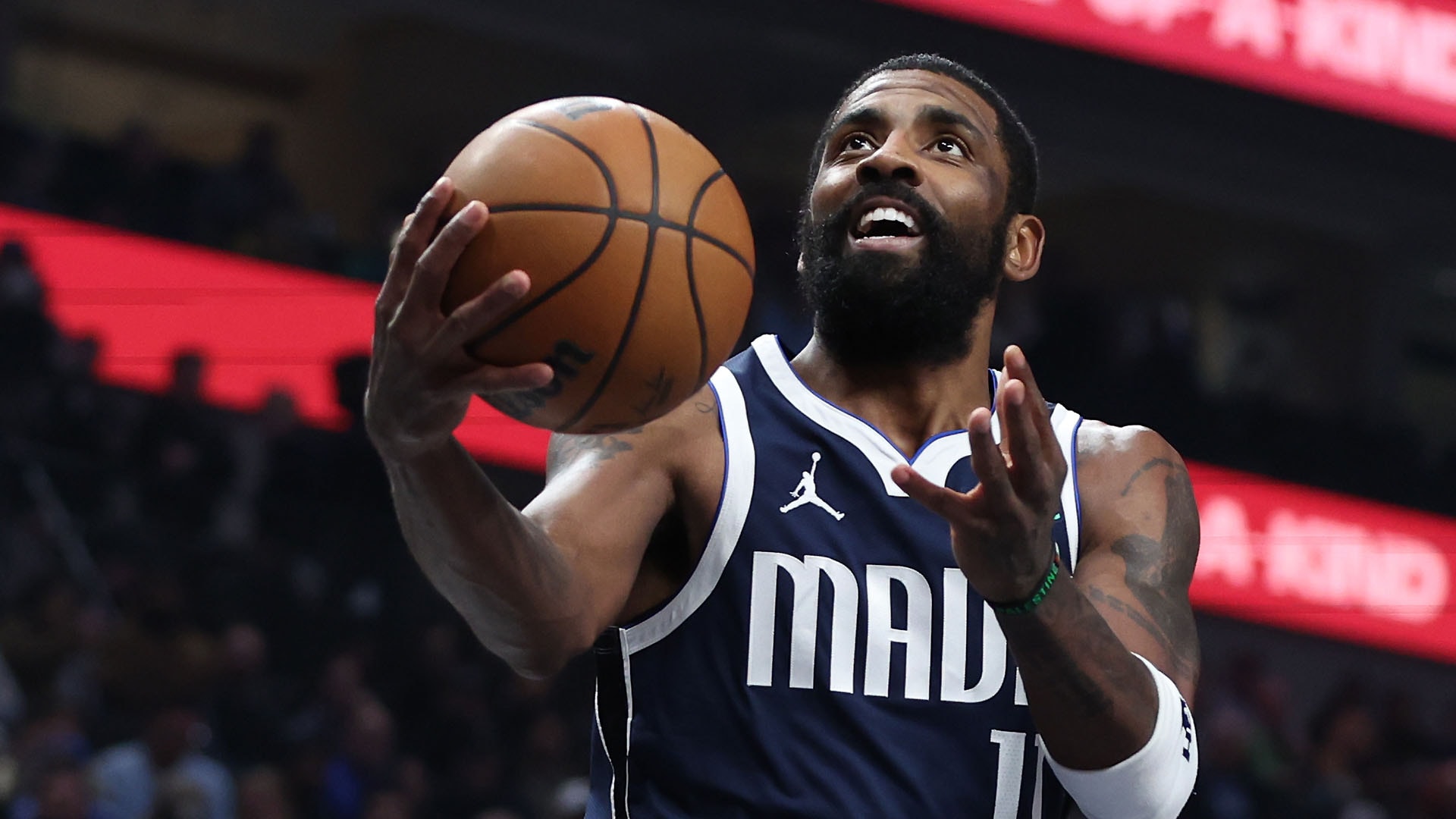 Kyrie Irving deve recusar opção e assinar extensão com o Mavericks Foto: Reprodução/@NBA