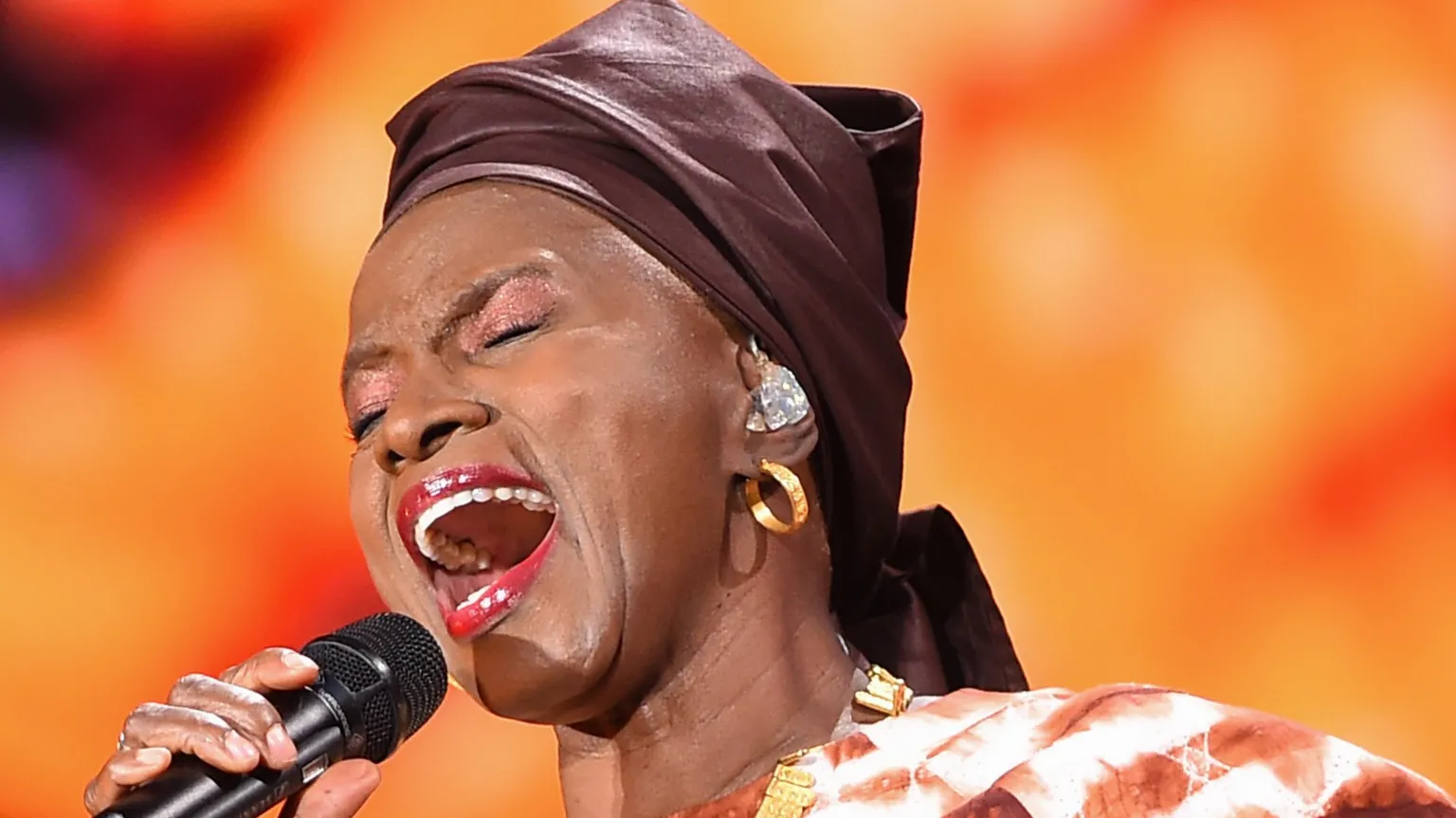 Angélique Kidjo recebe estrela na Calçada da Fama de Hollywood como pioneira Foto: Reprodução