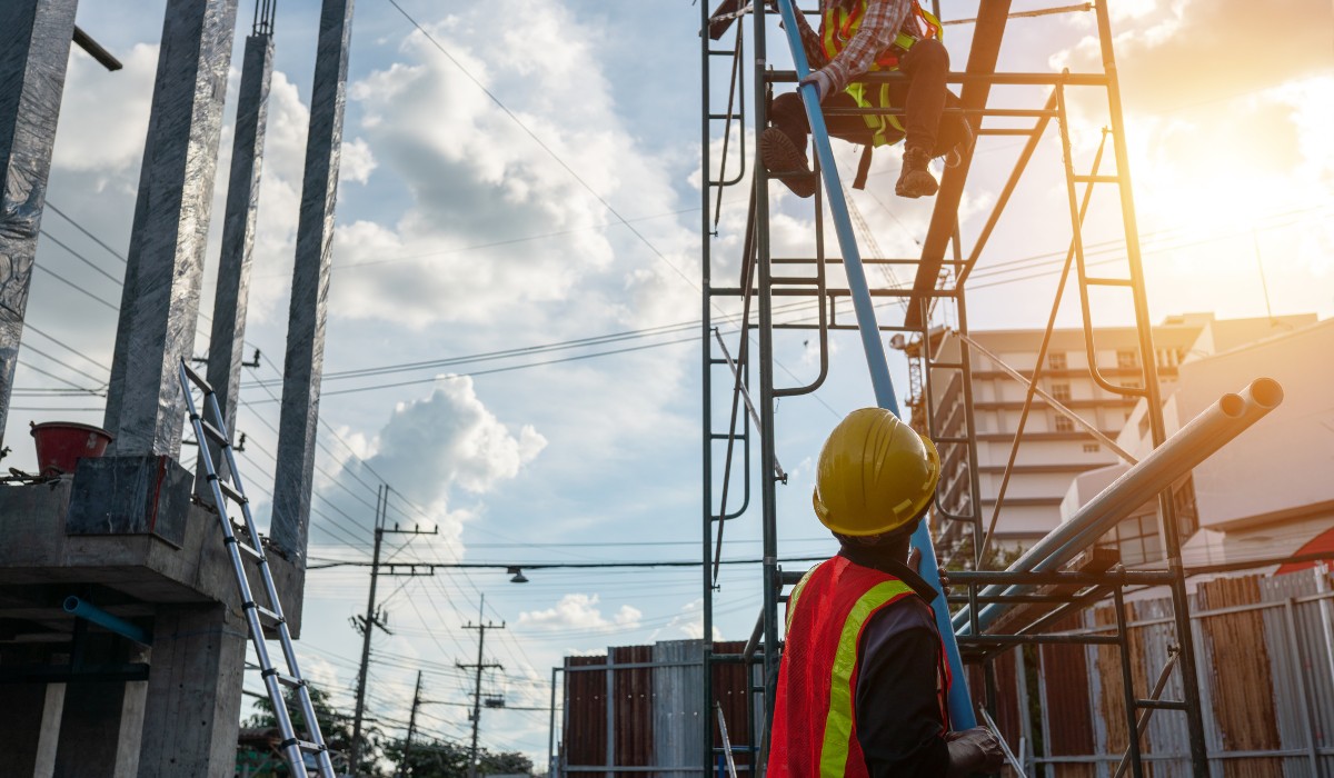 Construção civil eleva salários acima da inflação com maior alta do INCC desde 2022 Mão de obra tem maior alta de 2,12% em junho e leva INCC a acelerar em relação a maio (Foto: Canva)