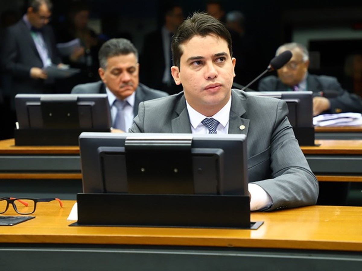 Aliado propõe emenda e solicita retorno de 15% em negociação com ex-prefeita Deputado federal Júnior Mano (PSB-CE) (Foto: Divulgação/Câmara dos Deputados)