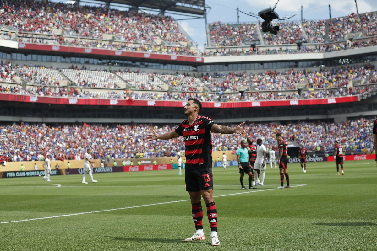 Danilo se destaca na defesa e ataque do Flamengo e mira sequência no Mundial Foto: Reprodução