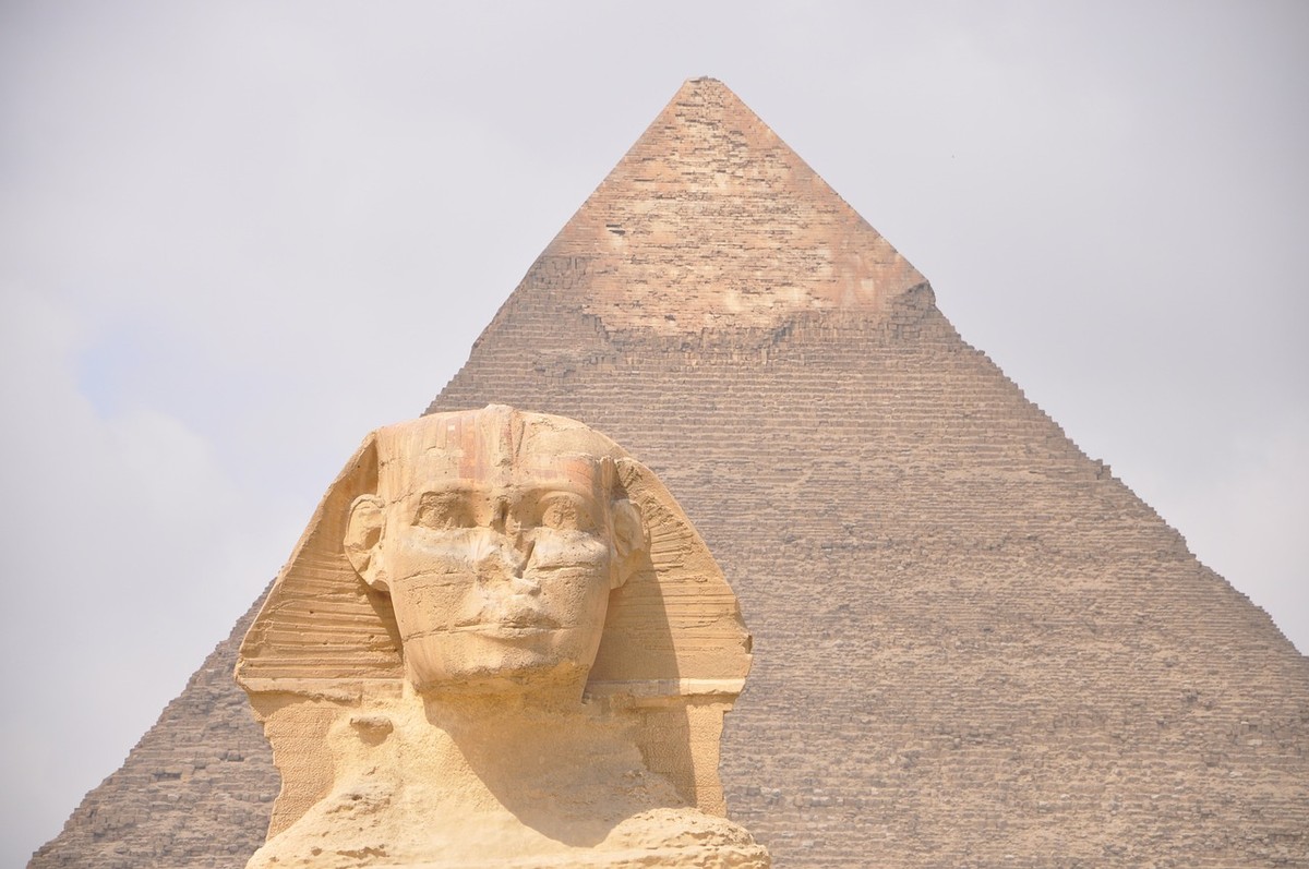 Tumba de 4.500 anos é descoberta nas proximidades das pirâmides de Gizé Pirâmides de Gizé, no Egito (Foto: Marcin Chuć por Pixabay)