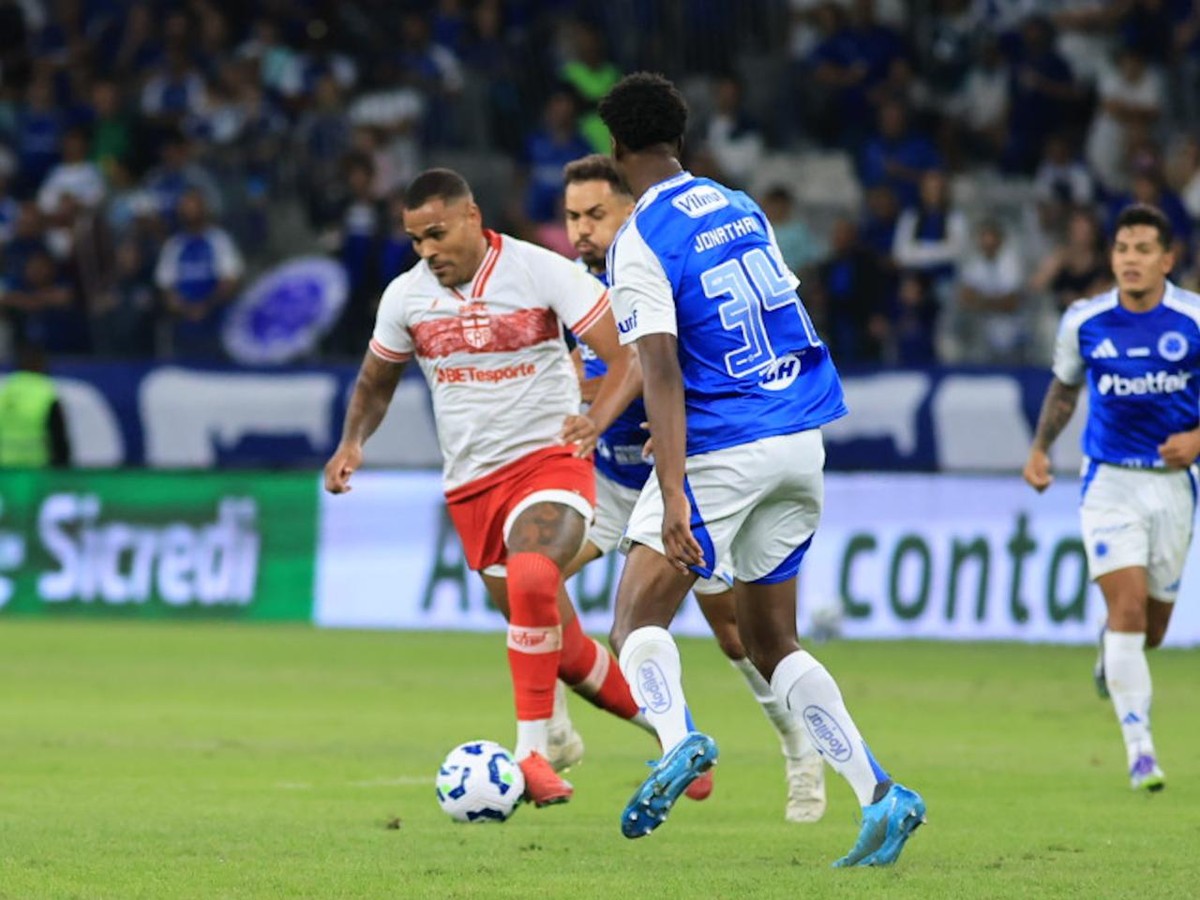 Pottker responde Fagner nas redes sociais (Foto: Divulgação/CRB)