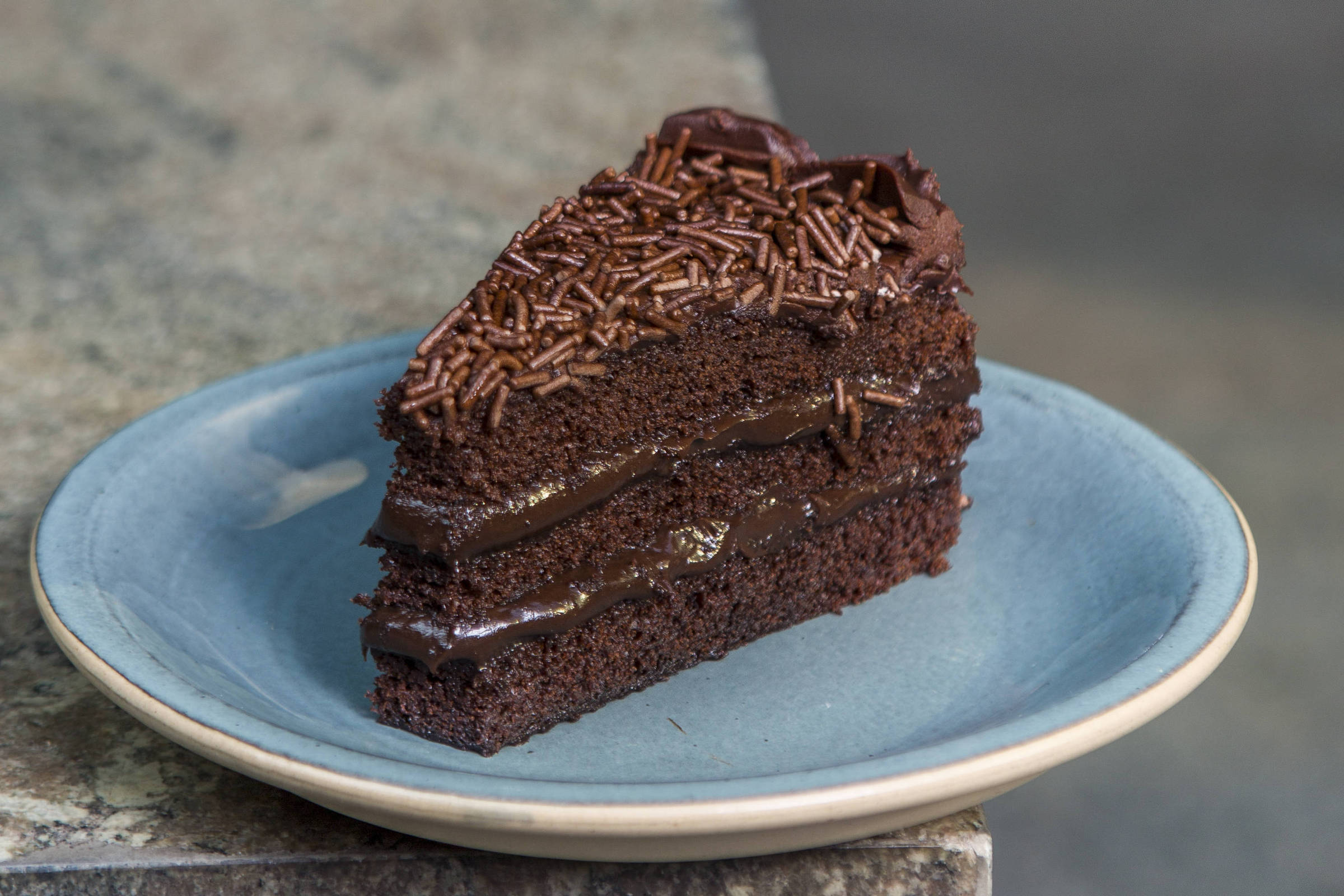 Bolo de brigadeiro com café é a receita perfeita para o Dia do Chocolate Bolo de brigadeiro com café da Sterna Café (Foto: Divulgação)