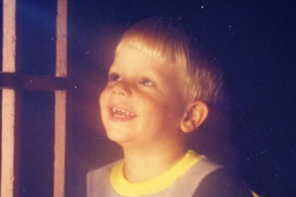 Menino se torna uma das personalidades mais queridas da televisão brasileira Você sabe quem é esse menino? (Foto: Acervo pessoal)